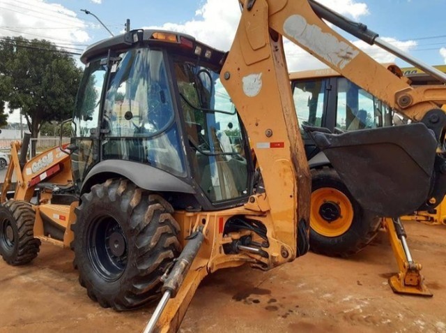 Retroescavadeira Case 580n 2013 - Foto 3