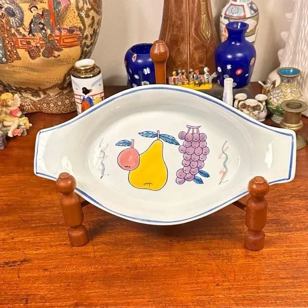 Pequena travessa delicadamente pintada à mão