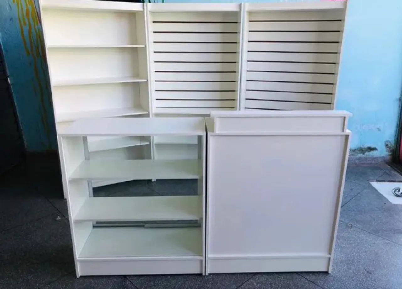 BALCÃO CAIXA+VITRINE+ESTANTES KIT