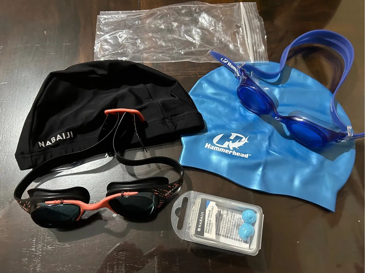 Kit de Natação - Óculos, Toucas e Protetores de Ouvido