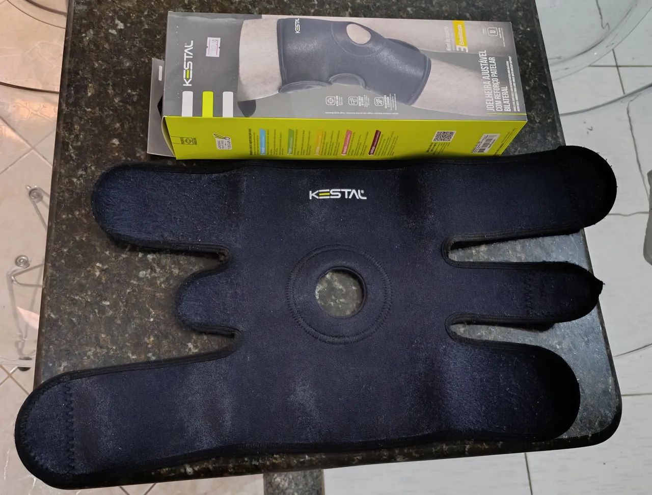 Joelheira Ajustável com Reforço Patelar Bilateral