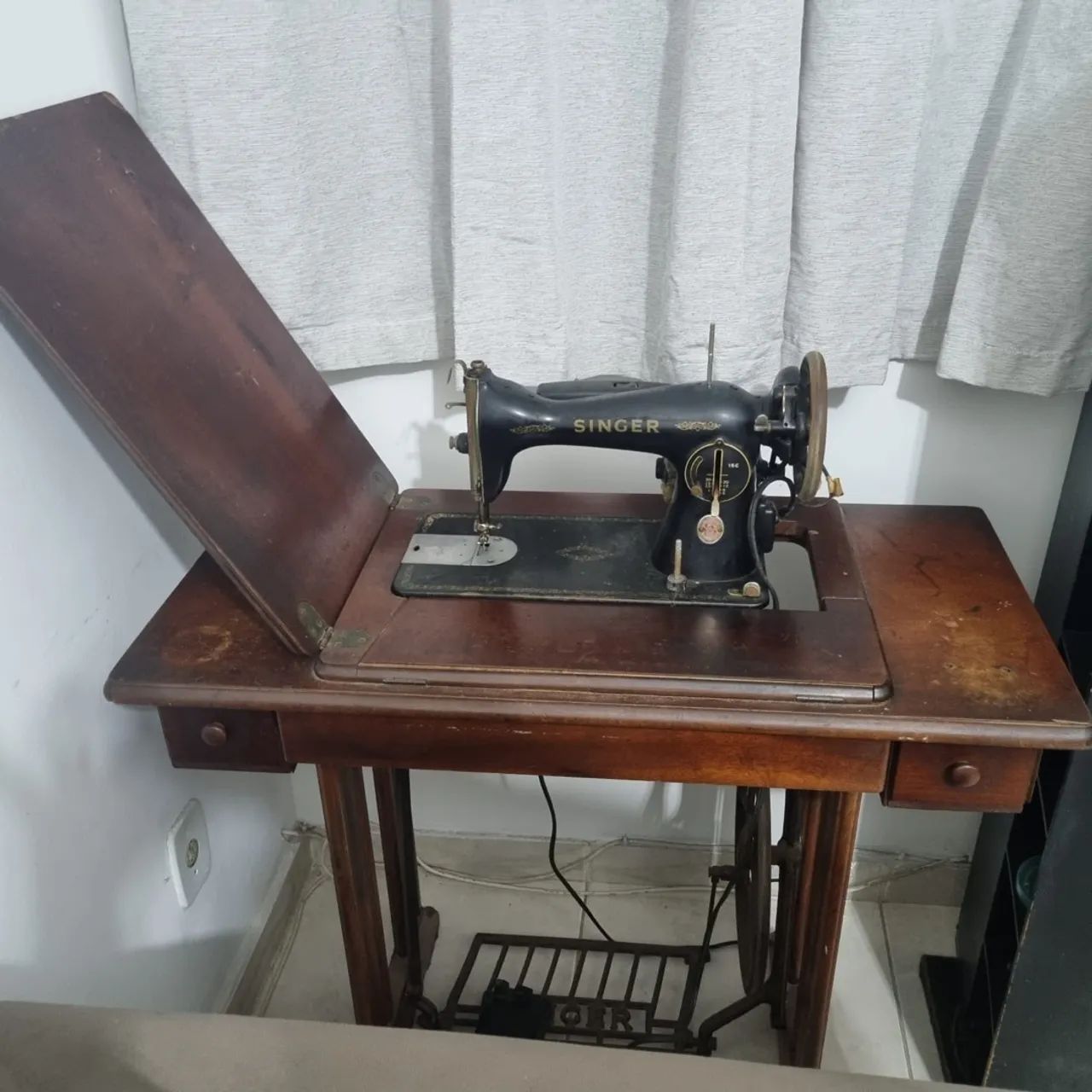 Máquina de costura vintage  - Foto 6