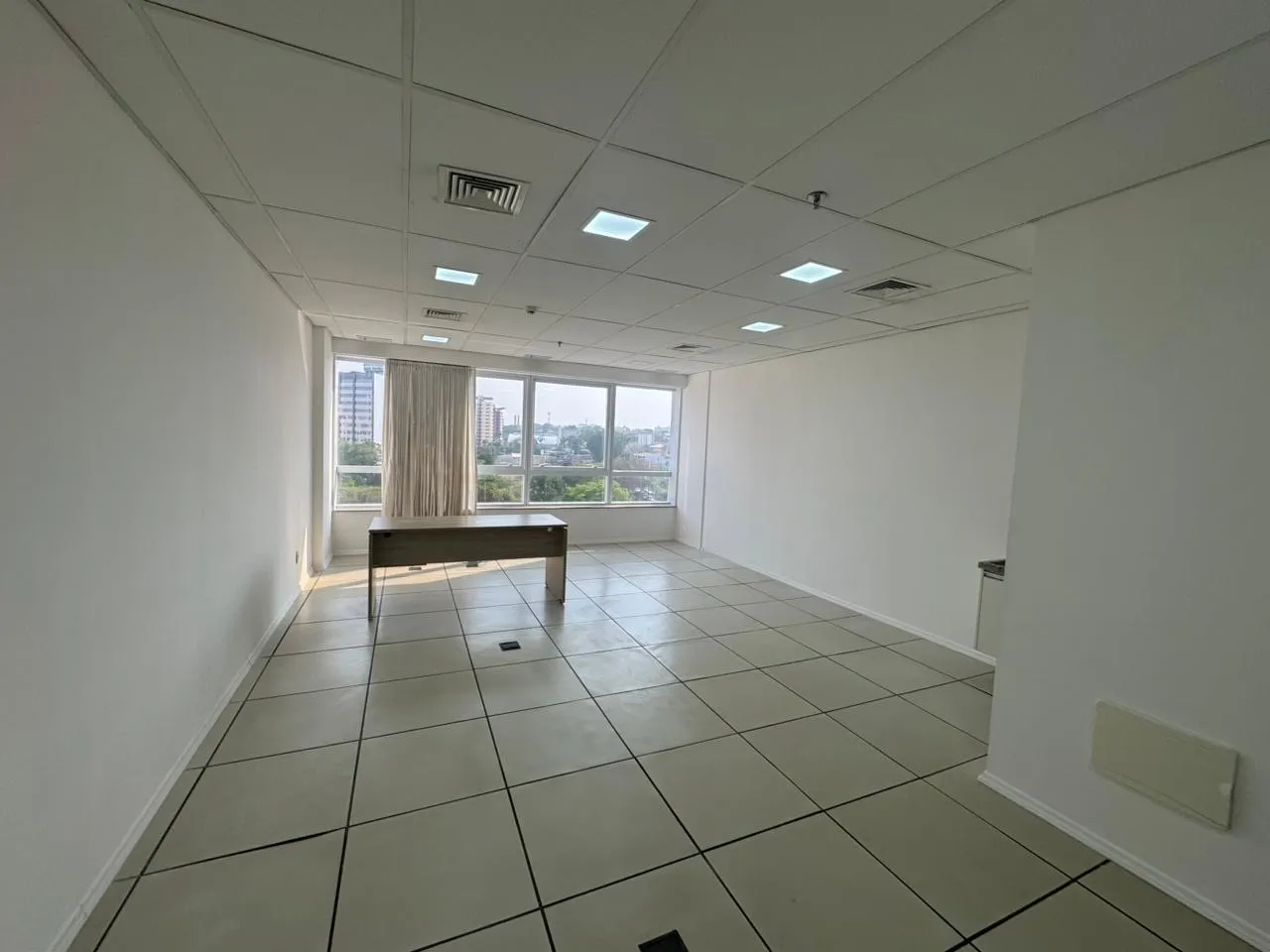 Sala comercial para Alugar - Edifício Navarro Building - Excelente Localização