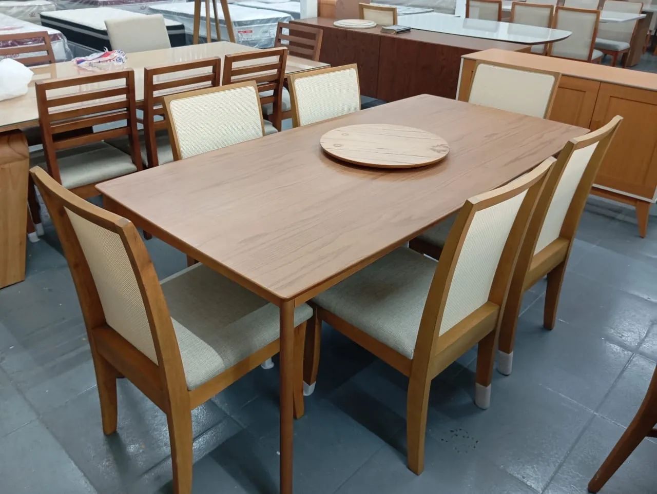 Conjunto Mesa de Jantar com 6 Cadeiras em Madeira - Foto 2