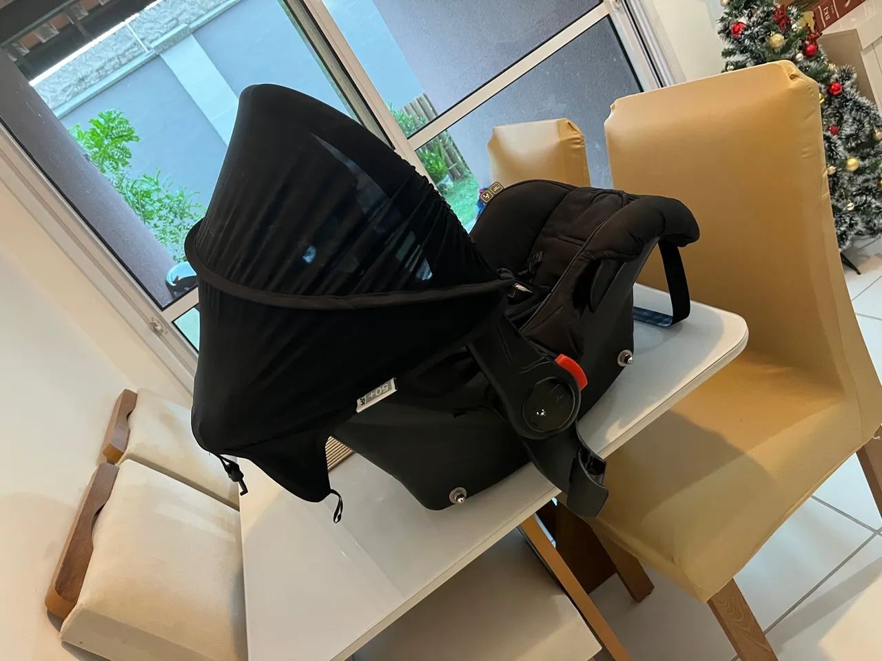 Bebê conforto- cadeira de carro 