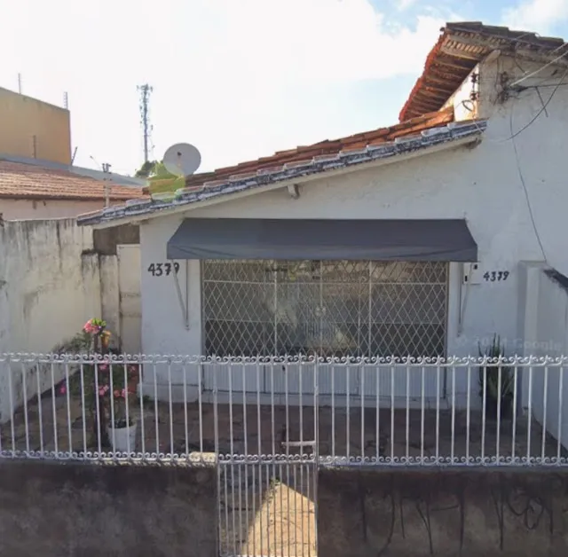 Alugo casa na Avenida Miguel Rosa