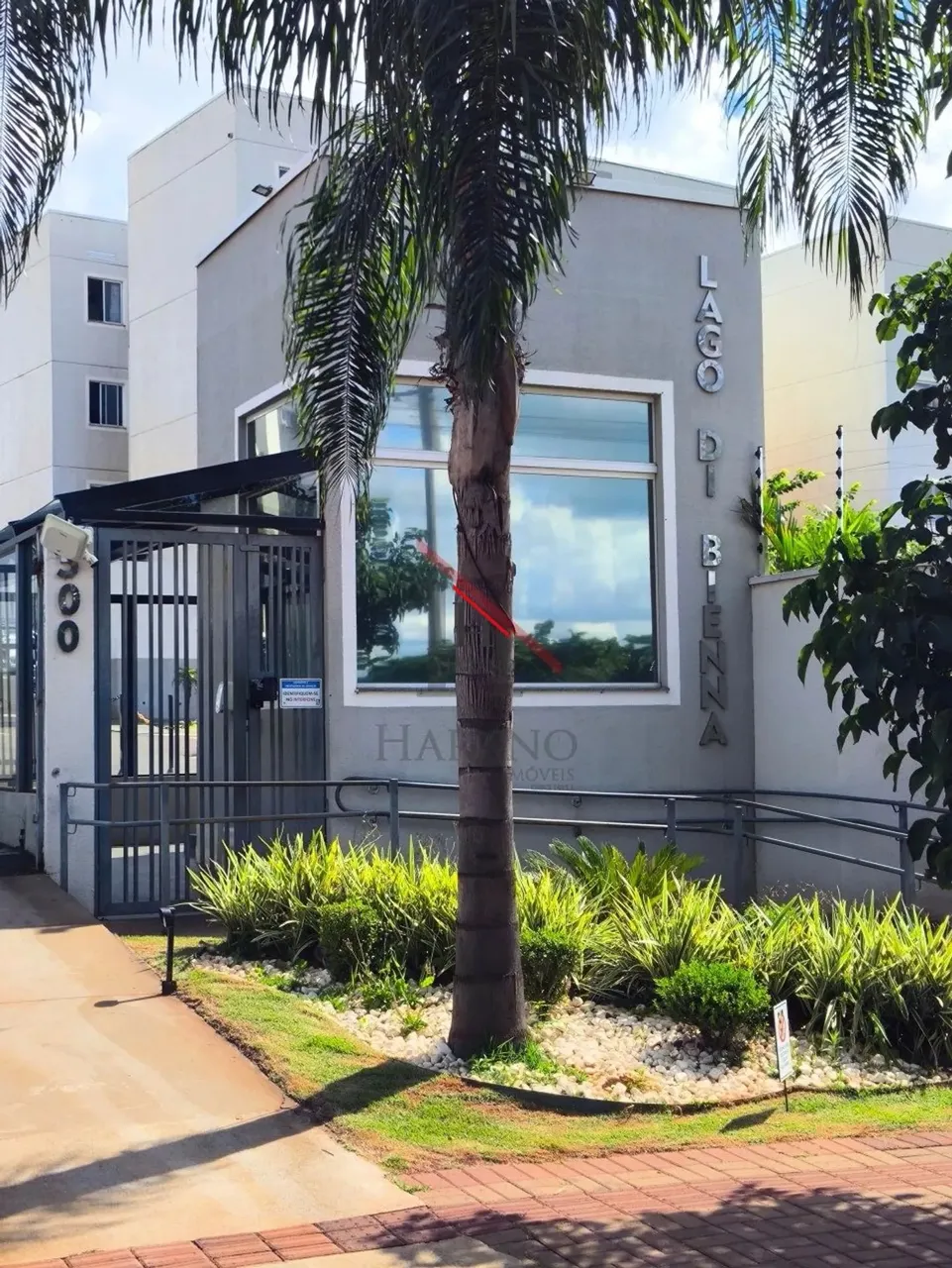 Apartamento com 2 quartos e quintal na região leste de Londrina