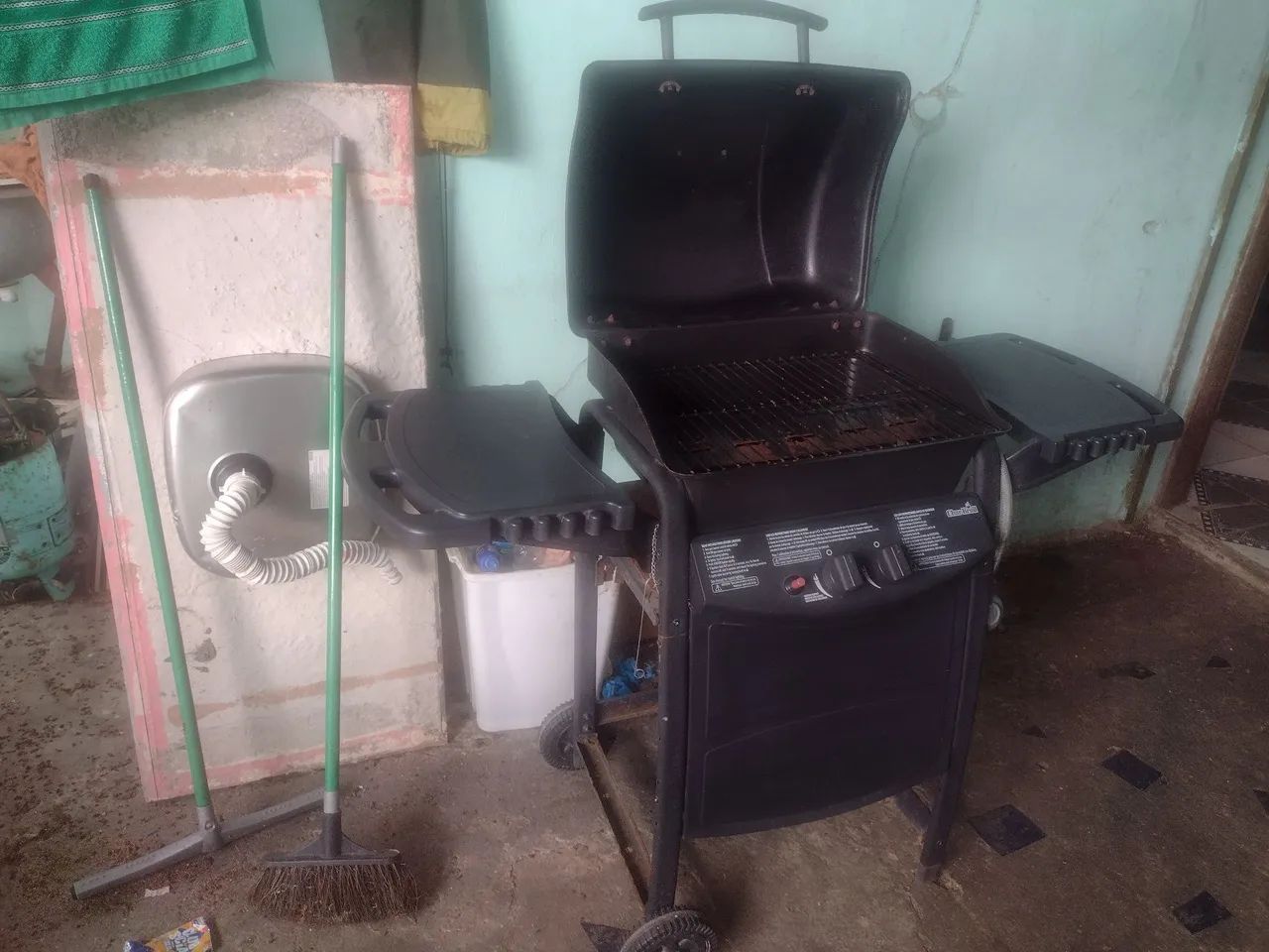 churrasqueira a gás em boas condições 