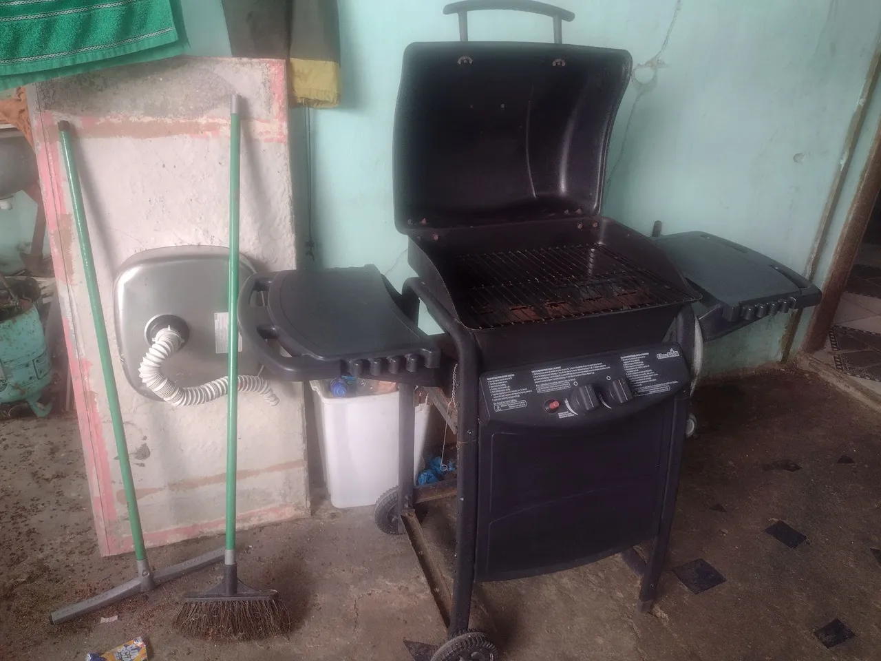 churrasqueira a gás em boas condições