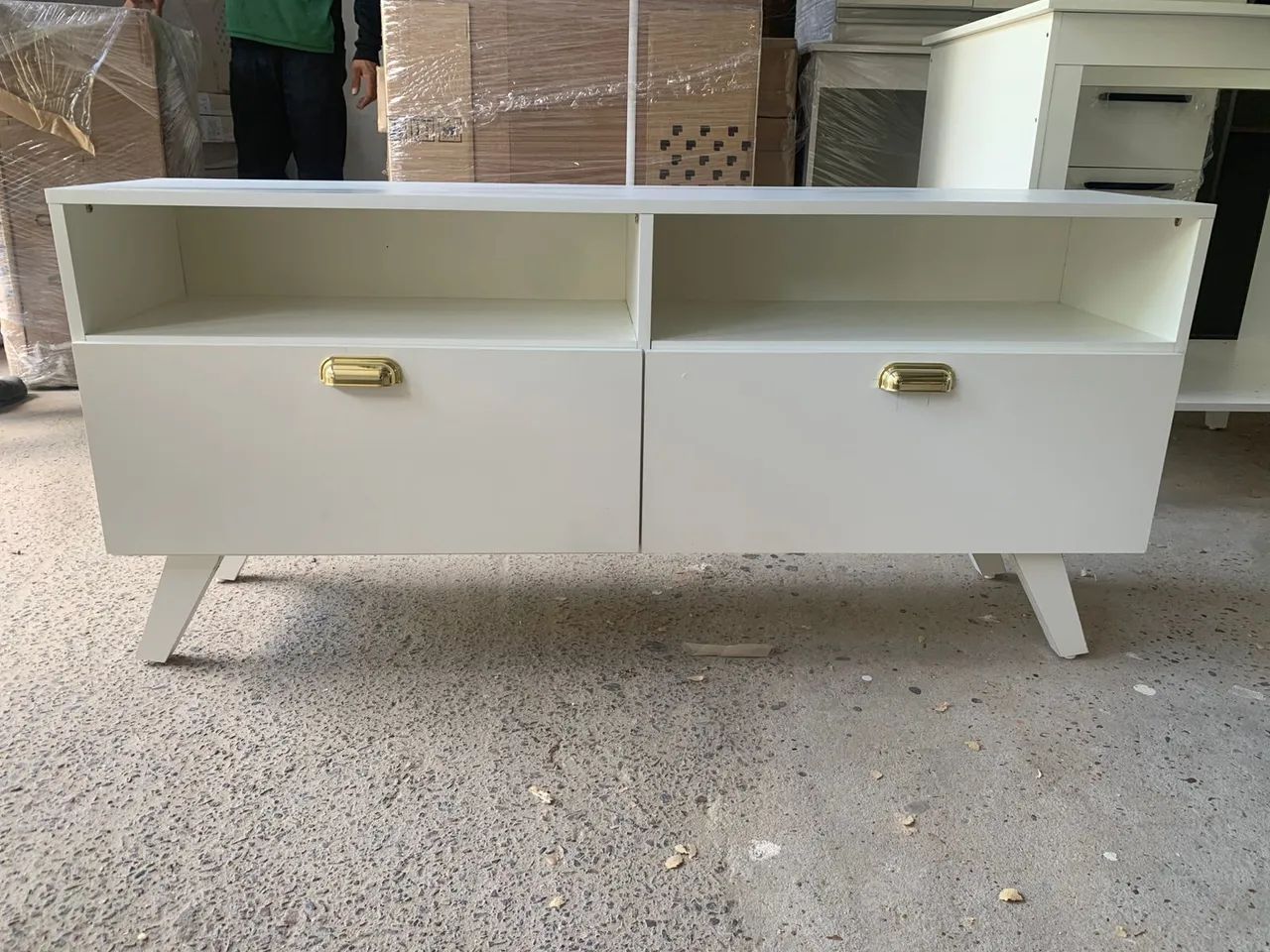 Rack moderno branco com gavetas e design clean