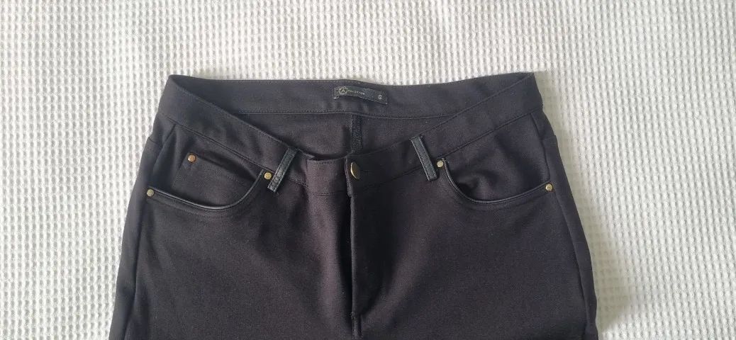 Calça preta confeccionada em algodão com elastano - Foto 3