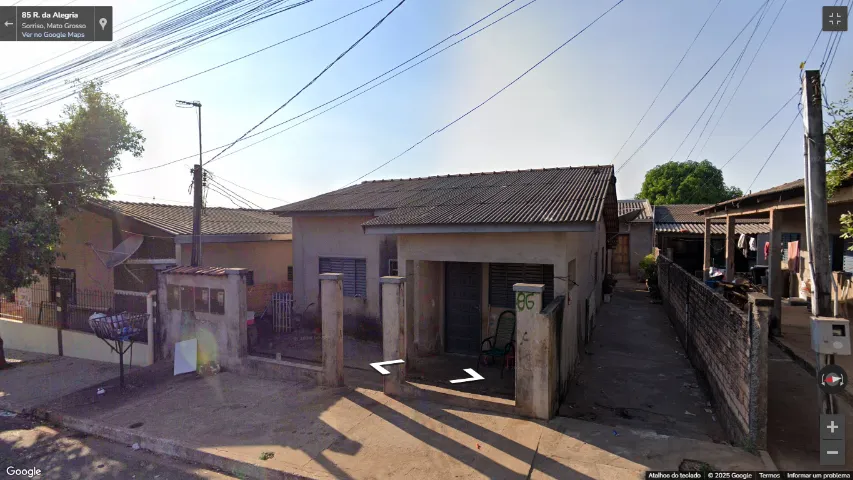 VENDE-SE OU TROCA UMA CASA