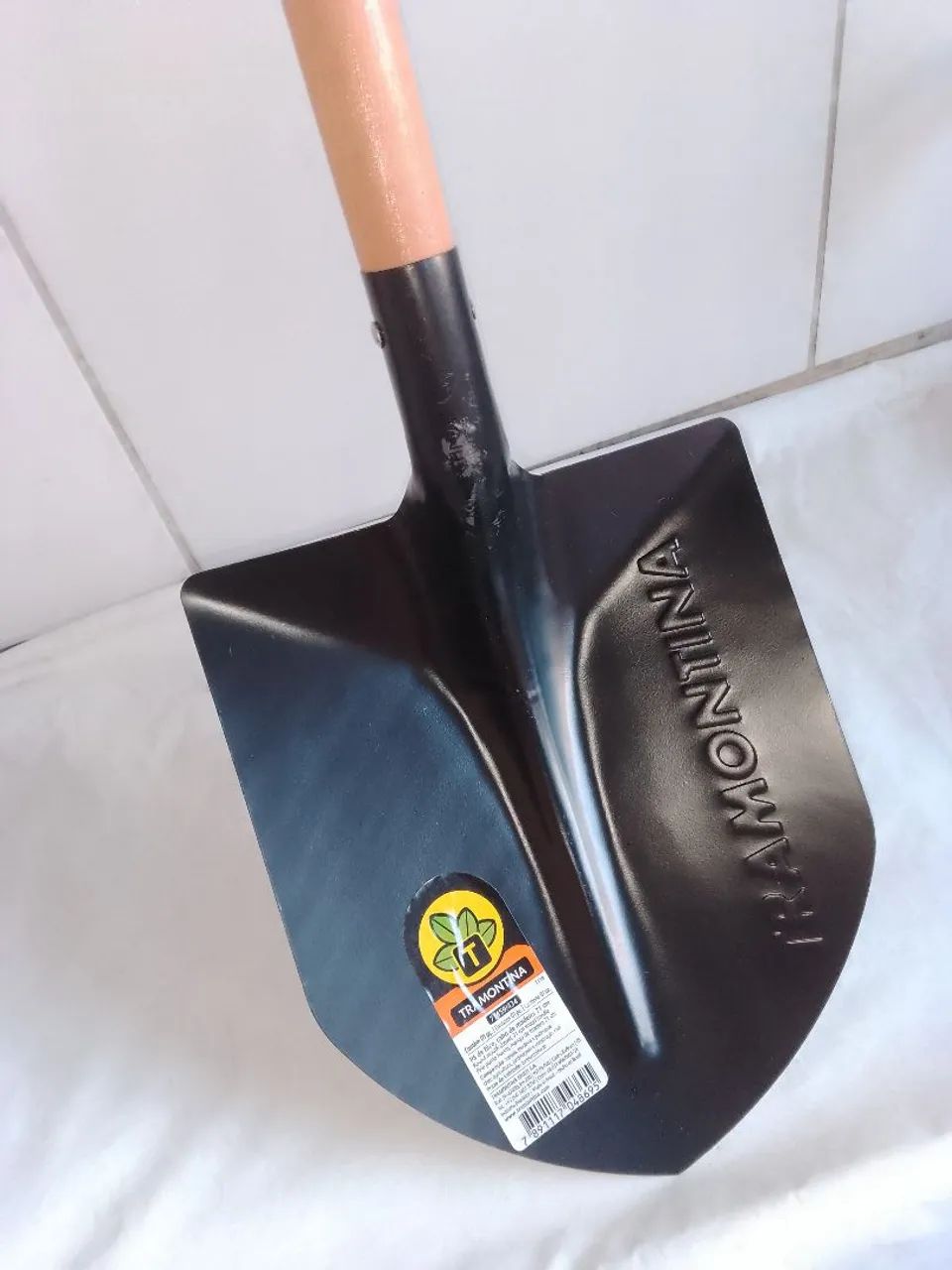 Pá Tramontina com Cabo de Madeira - Foto 2