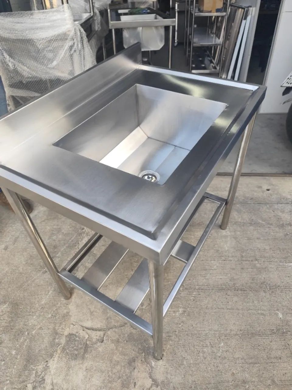 Pia compacta feita em Aço inox - 1,10m com prateleira - Foto 3