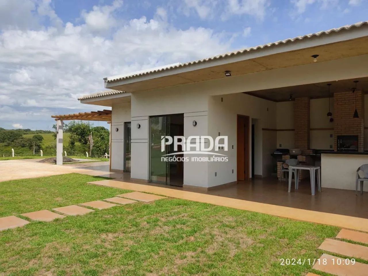 Casa à venda com 3 suítes, área de lazer com piscina - Condomínio Morada do Sol - Uberlând - Foto 2