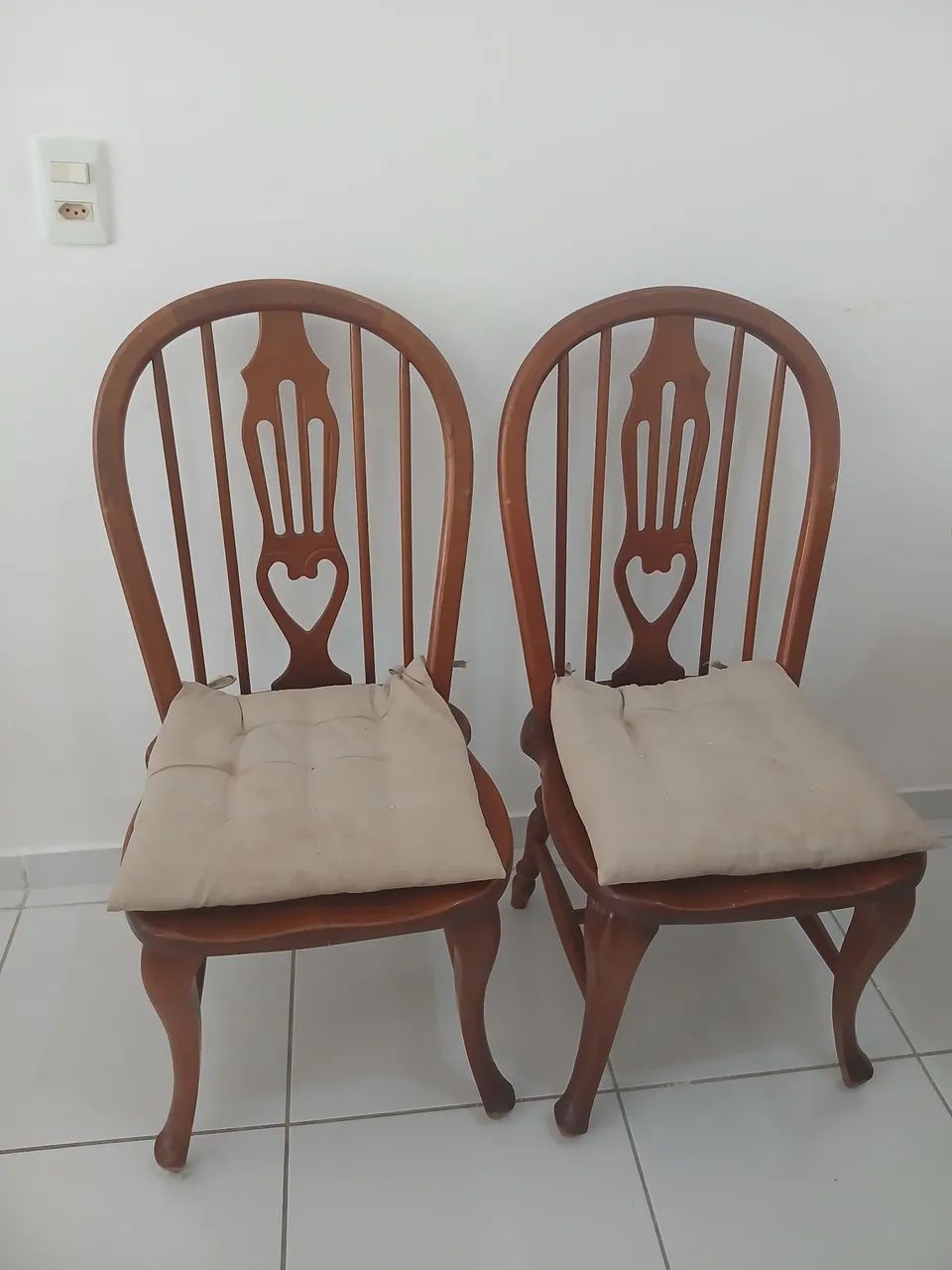 Wooden chairs64386069244418121