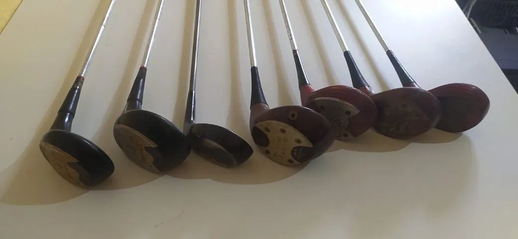 Grande Coleção com 32 tacos de golfe importados com bolsa, bolas e acessórios. - Foto 5