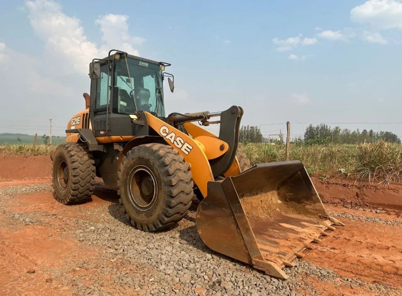 Trator CASE 621E