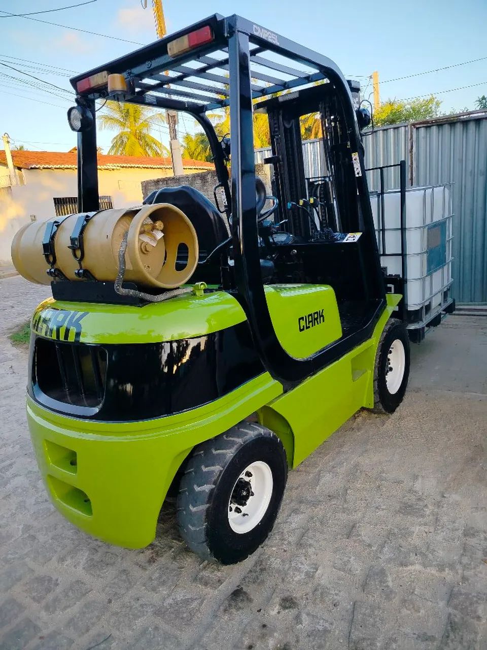 Empilhadeira clark - Foto 3