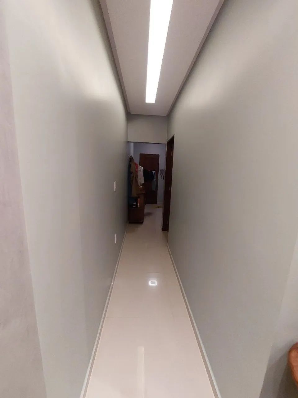 VENDO EXELENTE CASA, EM ACABAMENTO DE 1° QUALIDADE.. - Foto 3