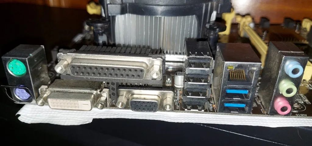 Intel Core i5-4440 Processor + Cooler + ASUS Motherboard ASUS H81M-C (Does Not Power On)64307861262466124