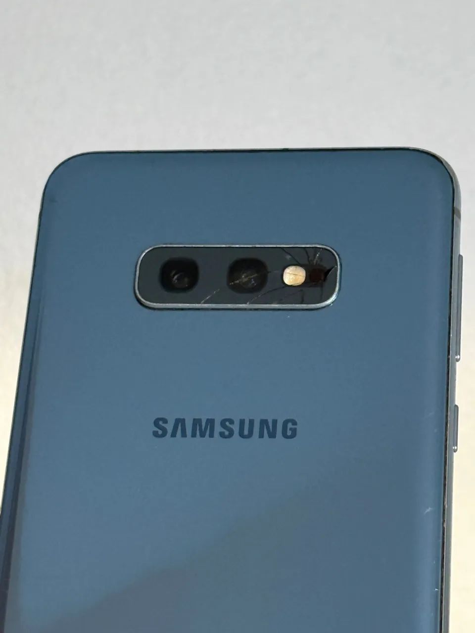 Samsung Galaxy S10E 128gb Azul - COM TRINCADOS - R$550,00 ou em até 12x no cartão  - Foto 4