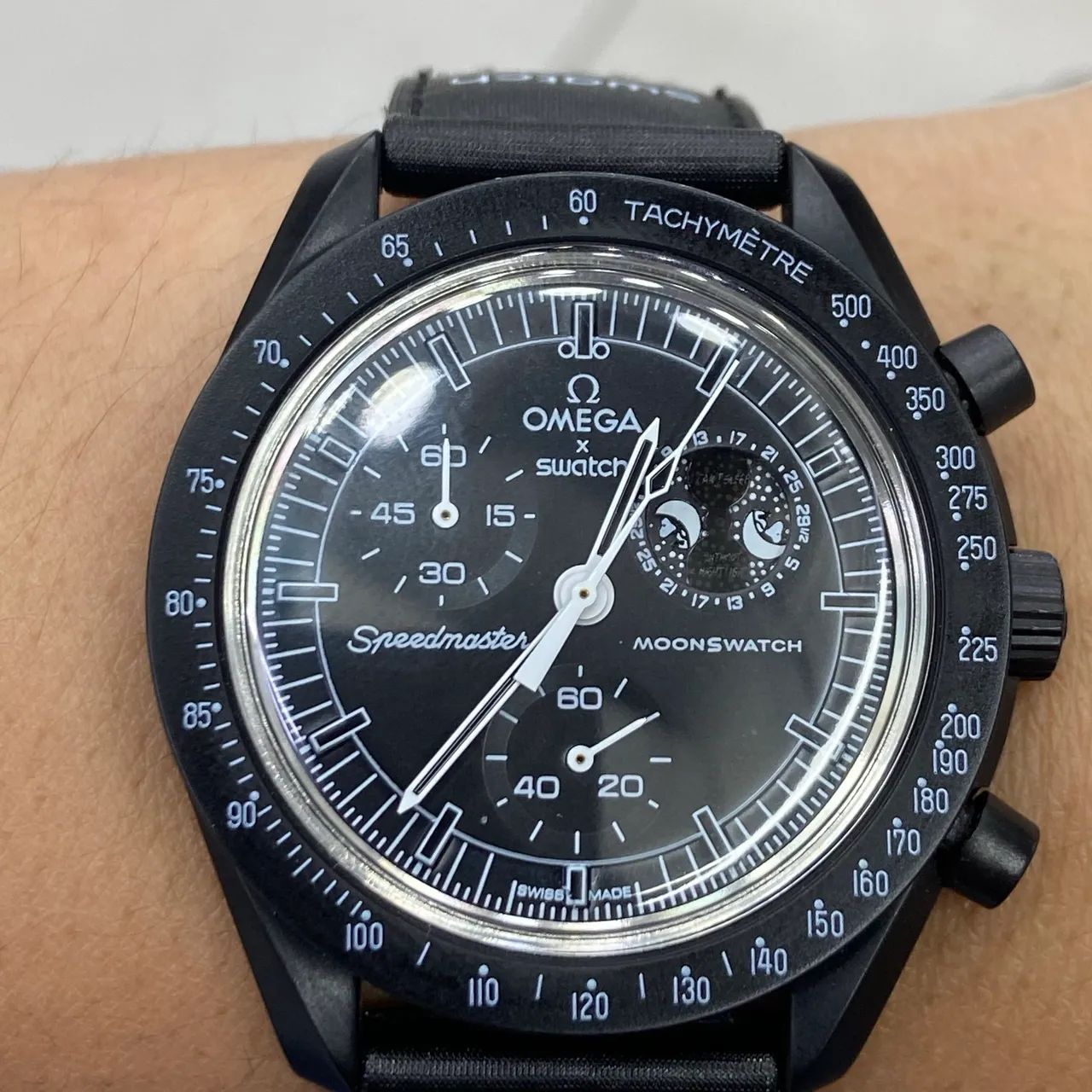 Relógio Omega X Swatch Moonswatch Moonphase Preto Snoopy Preto