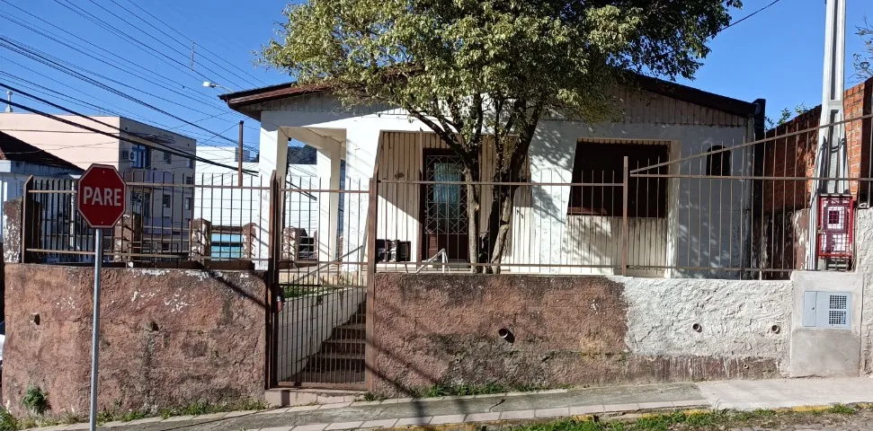 VENDO CASA DE ESQUINA - DIRETO COM O PROPRIETÁRIO. 