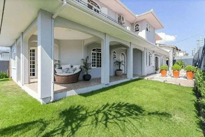 Casa de 4 dormitórios no Jardim Atlântico