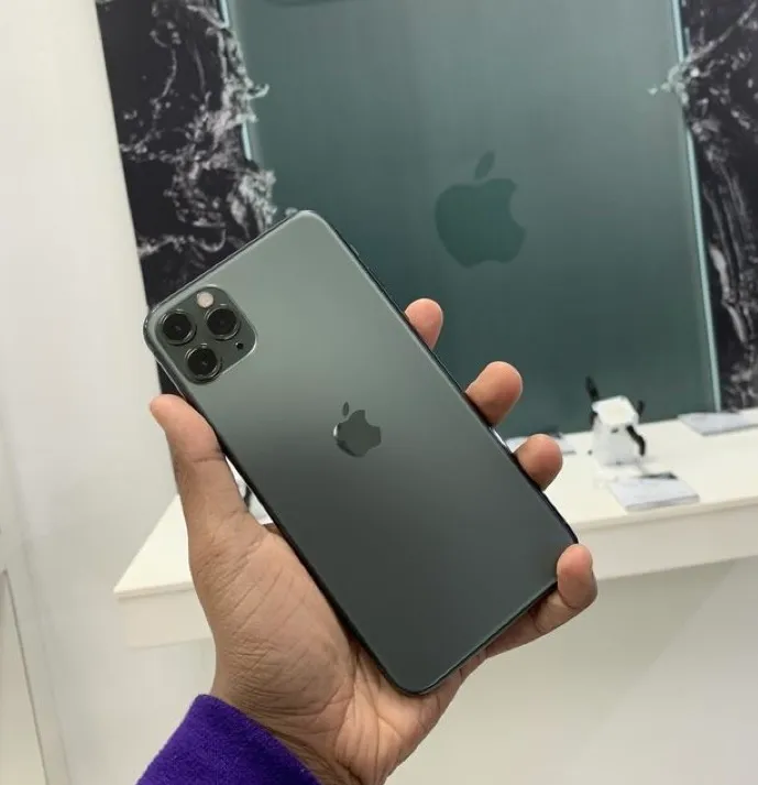 iPhone 11 PRO MAX- VERDE MEIA - NOITE 256 GB
