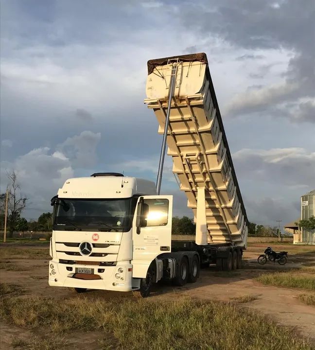 Caminhão Mercedes-Benz - Foto 3