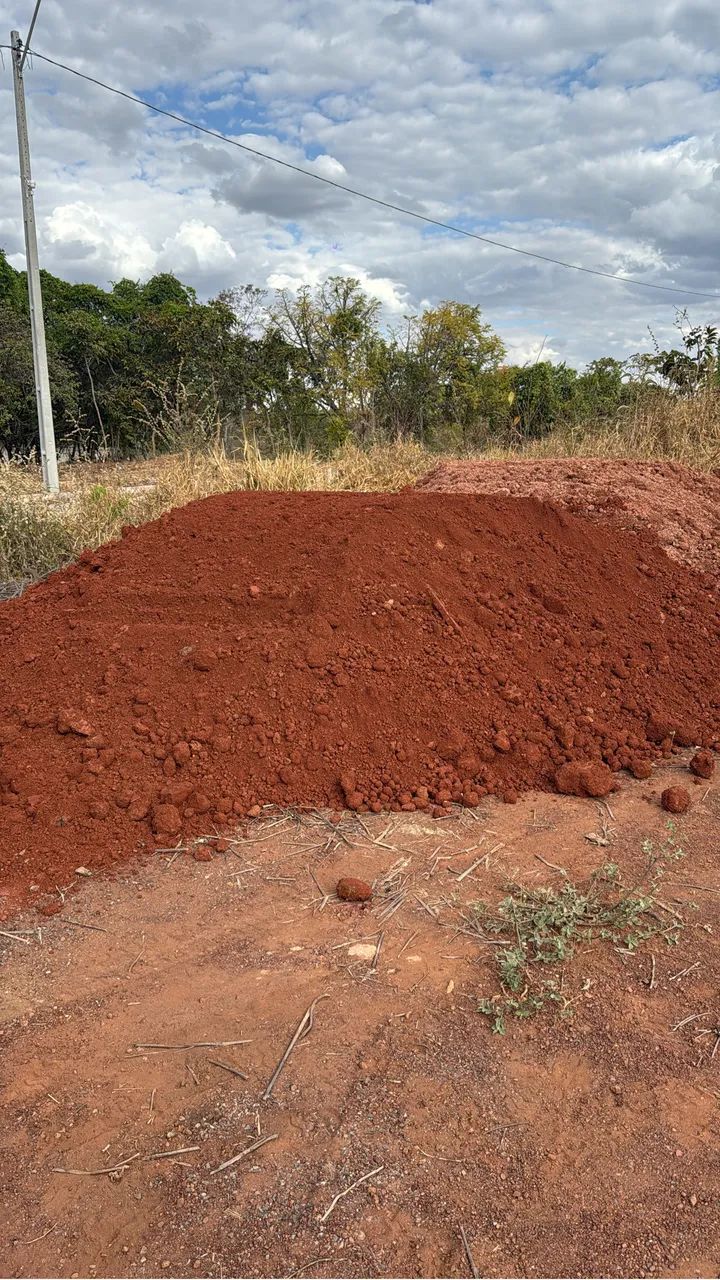 Aterro Limpo - Terra vermelha