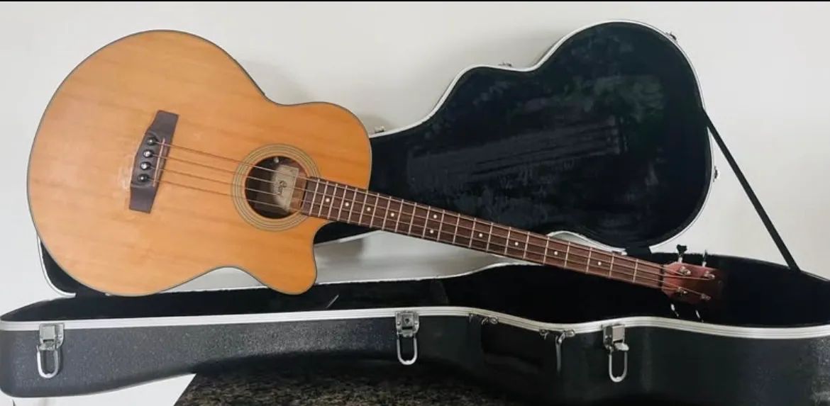 Só venda - Baixolao Cort Com captação fishman e hard case da RockCase by Warick