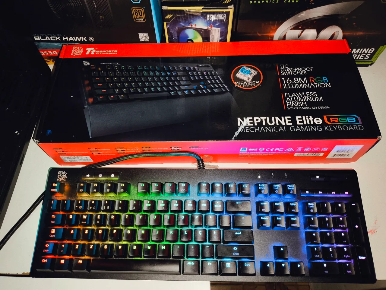 Teclado Gamer Mecânico Tt eSports Neptune Elite RGB