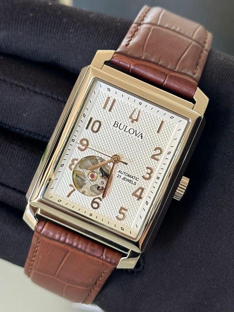 Relógio Bulova Sutton automático retangular tank 96a268 novo - Foto 2
