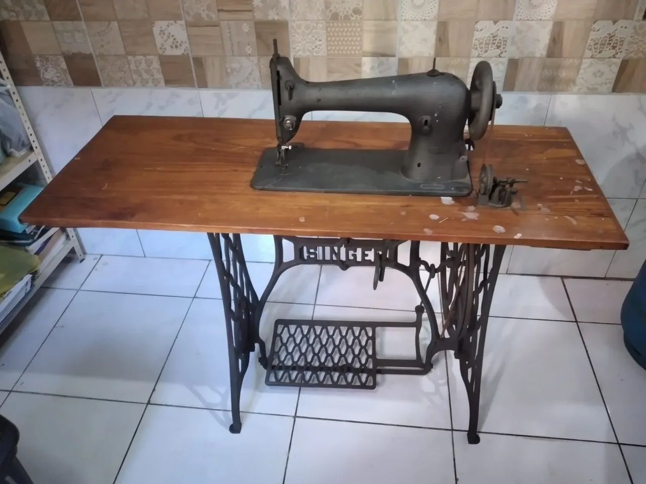 Máquina de costura tecido é couro 