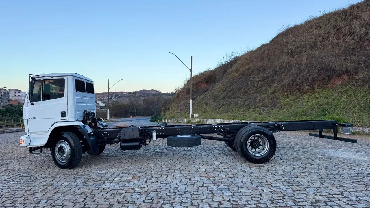 CAMINHÃO MB ATRON 1719 2014 UNICO DONO  - Foto 10