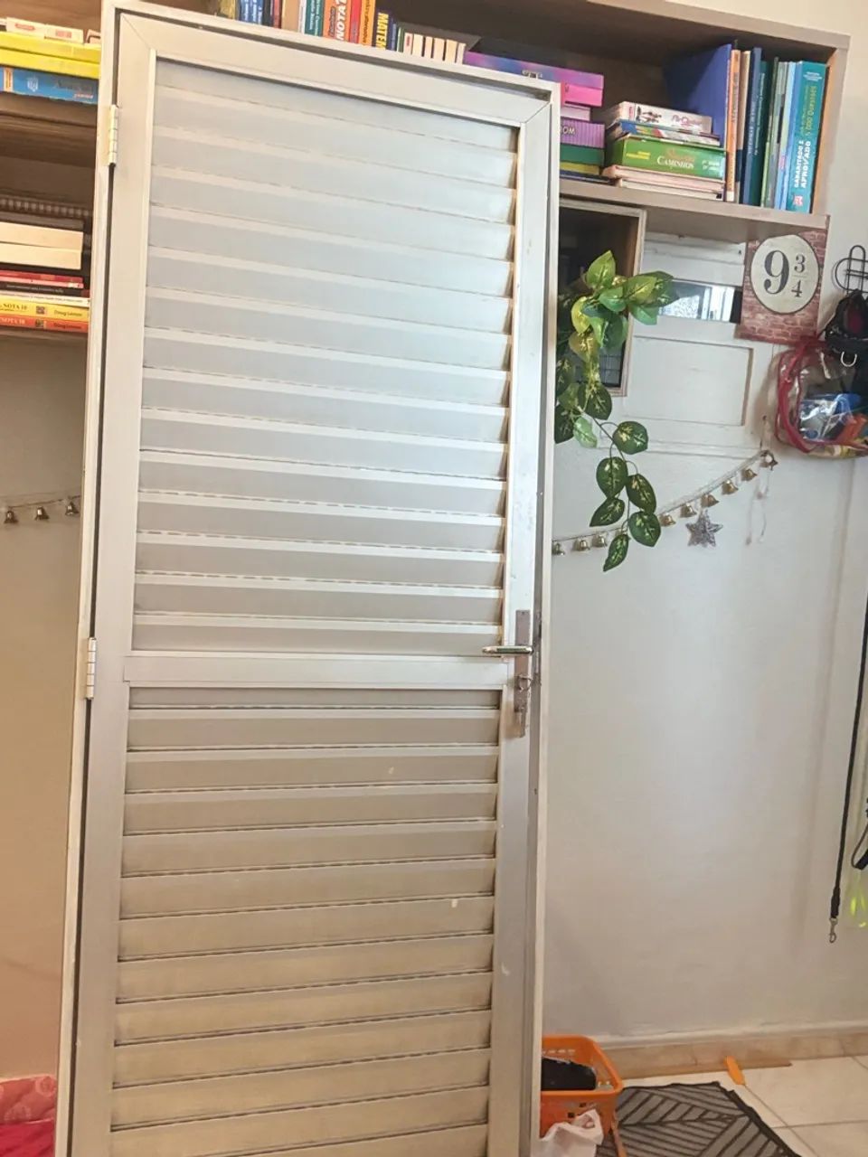 Porta de Alumínio bem conservada 