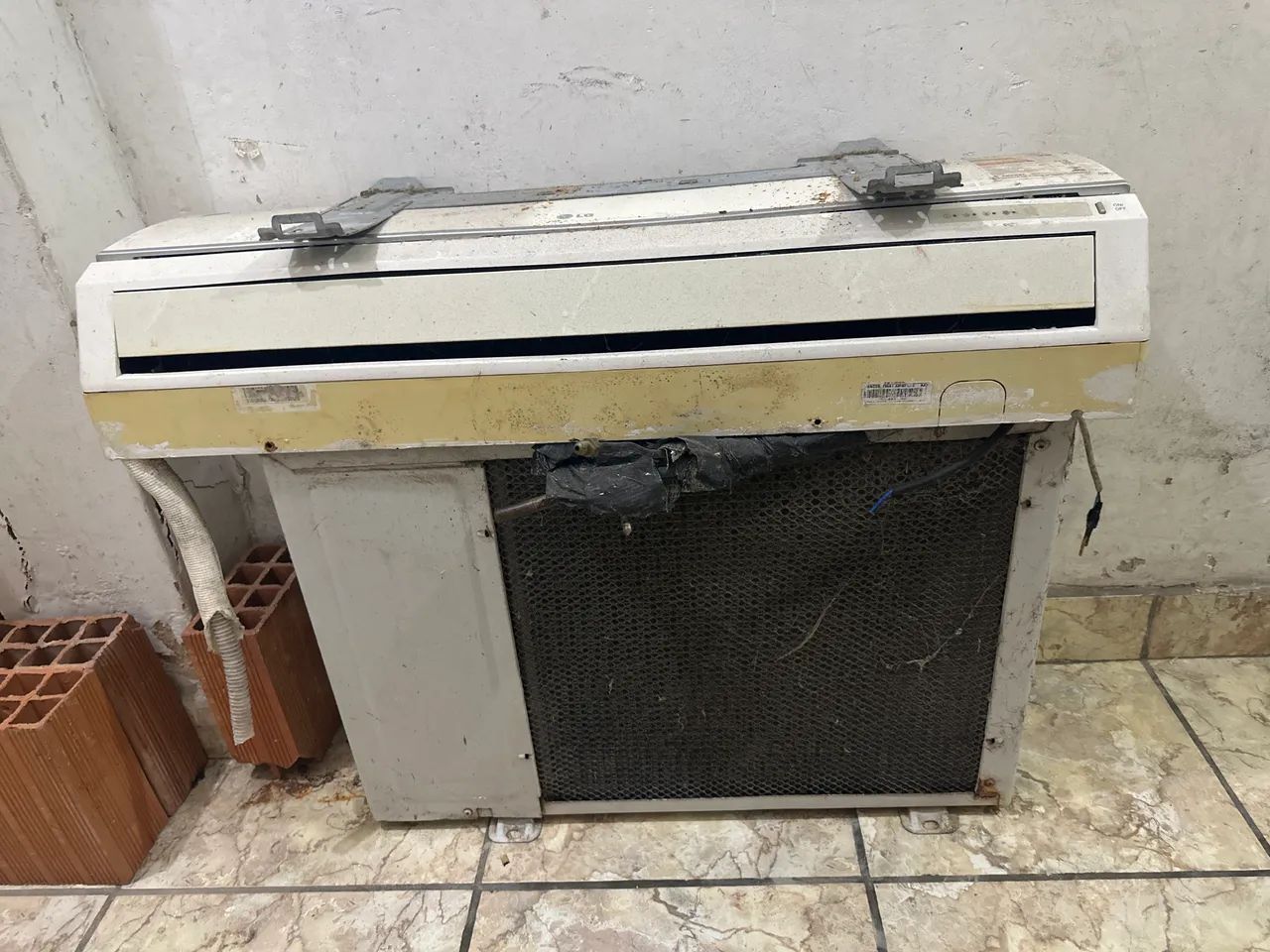 AR CONDICIONADO EVAPORADORA BOA E CONDESADORA RUIM