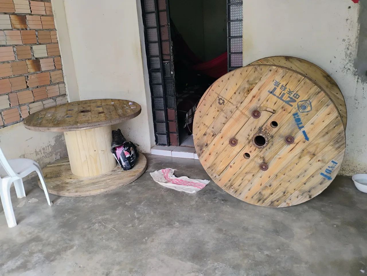 Bobina para usar como Mesa de madeira redonda - Foto 2