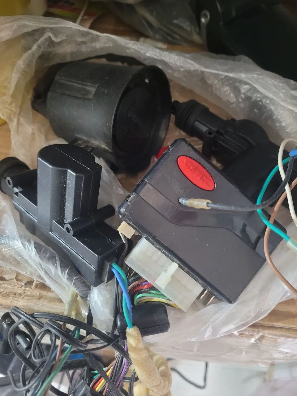 Alarme automotivo sistec mais 2 travas elétricas sirene sem controle