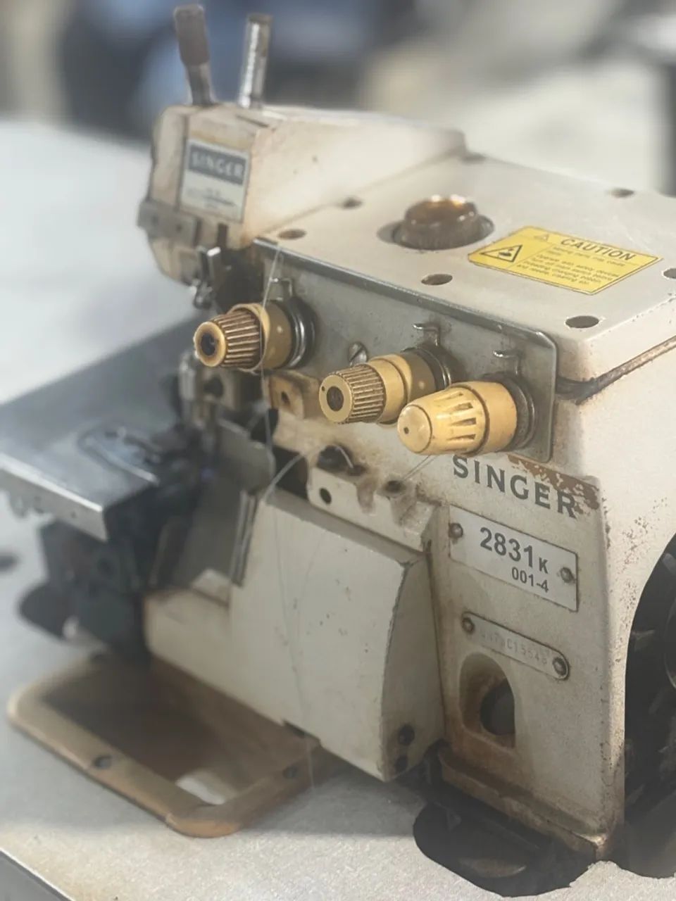 Máquina de Costura Industrial overloque Singer 2831K