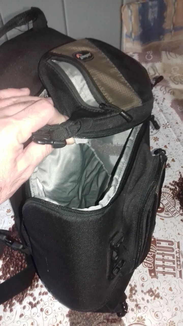 Mochila uma alça diagonal no peito 42 cm altura quase nova  tecido forte 40 reais - Foto 4