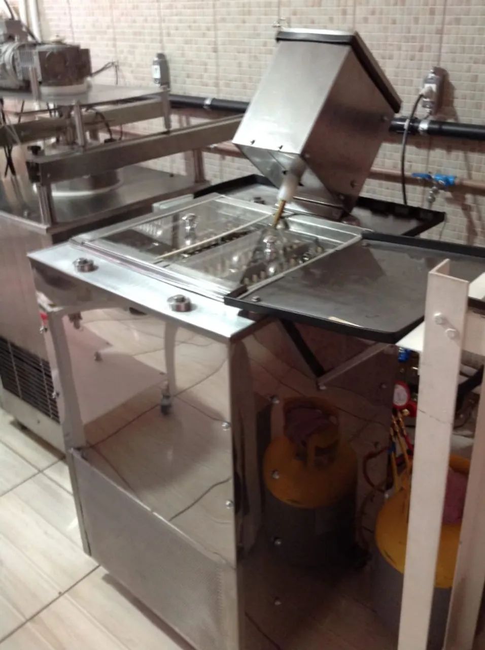 Picoleteira feito artesanal, acompanha 4 moldes e estrator  - Foto 2
