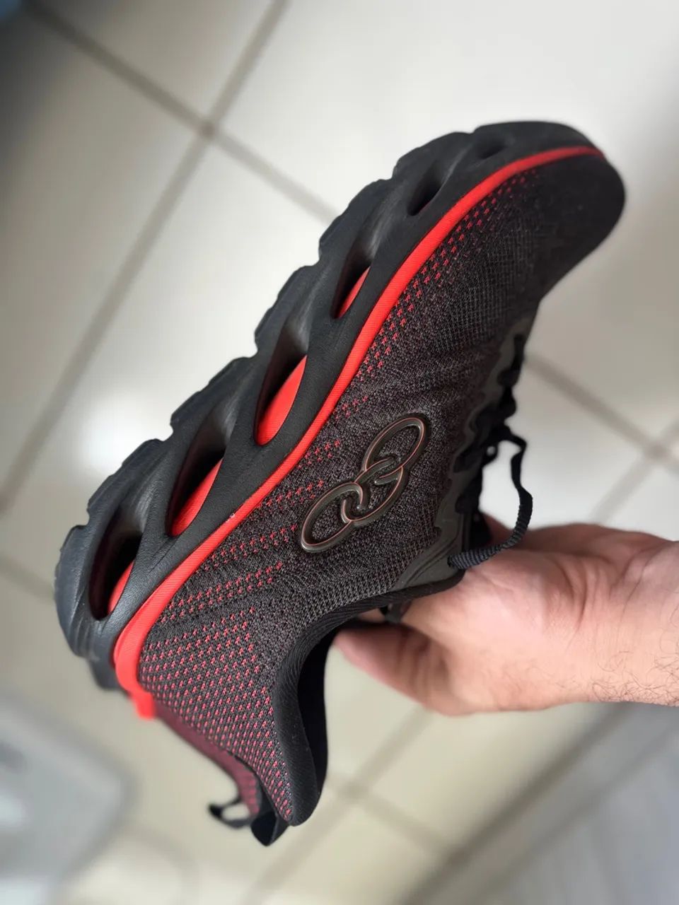 Tênis Esportivo Olympikus - Preto e Vermelho