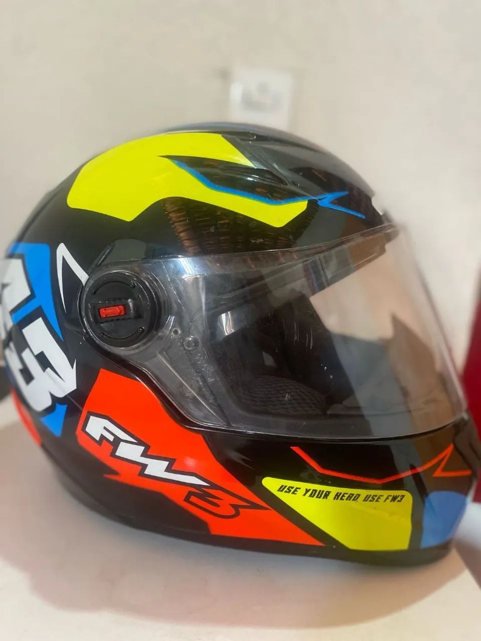 Capacete Fw3 semi-novo 