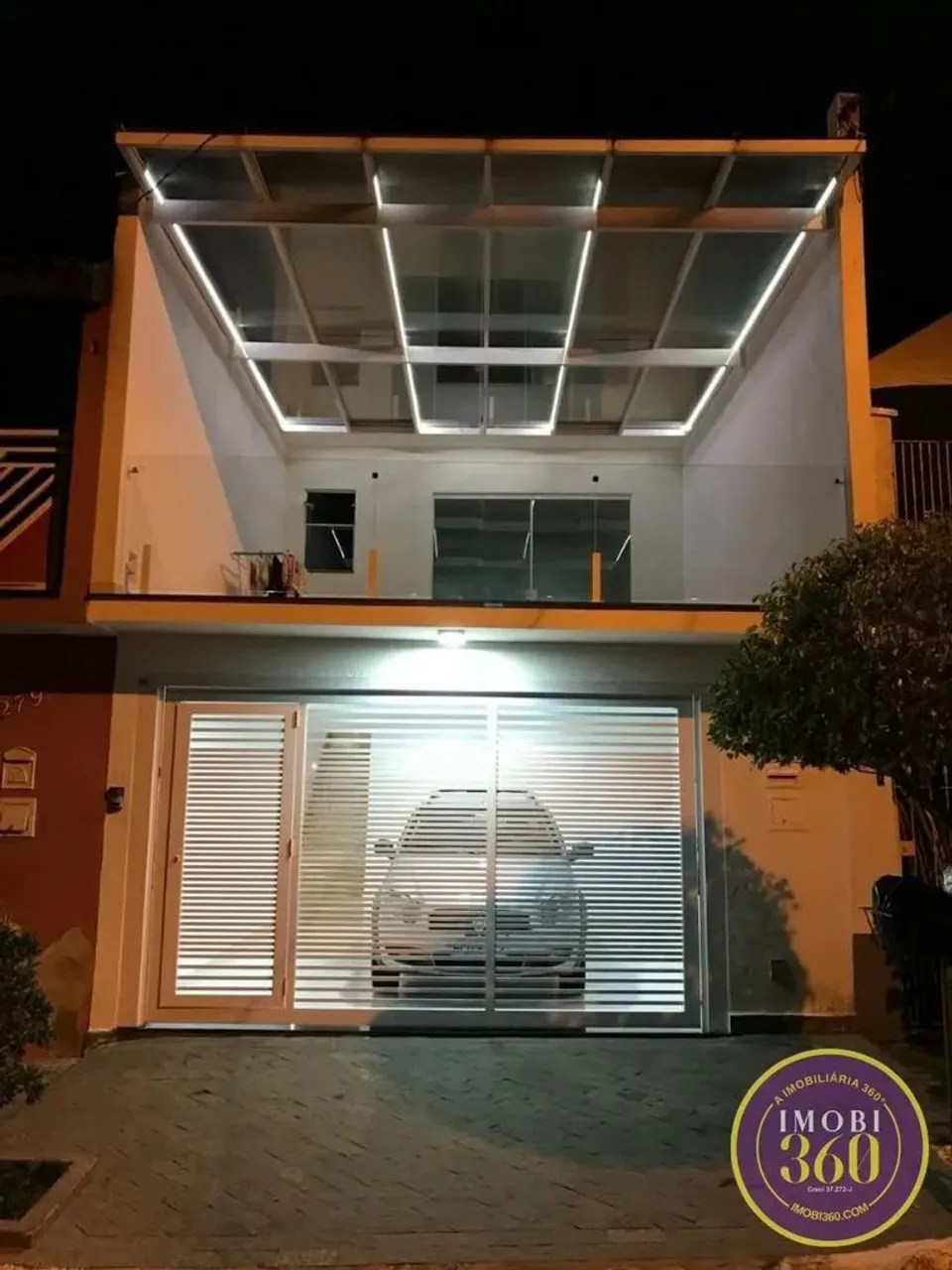 Sobrado à Venda em Mogi das Cruzes 3 dormitórios suíte 2 vagas