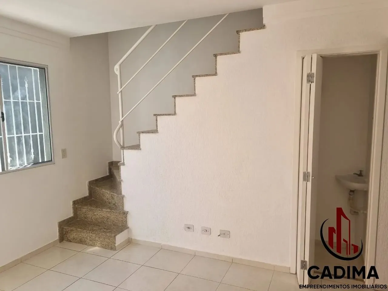 Sobrado com 2 dormitórios em Condomínio Fechado!