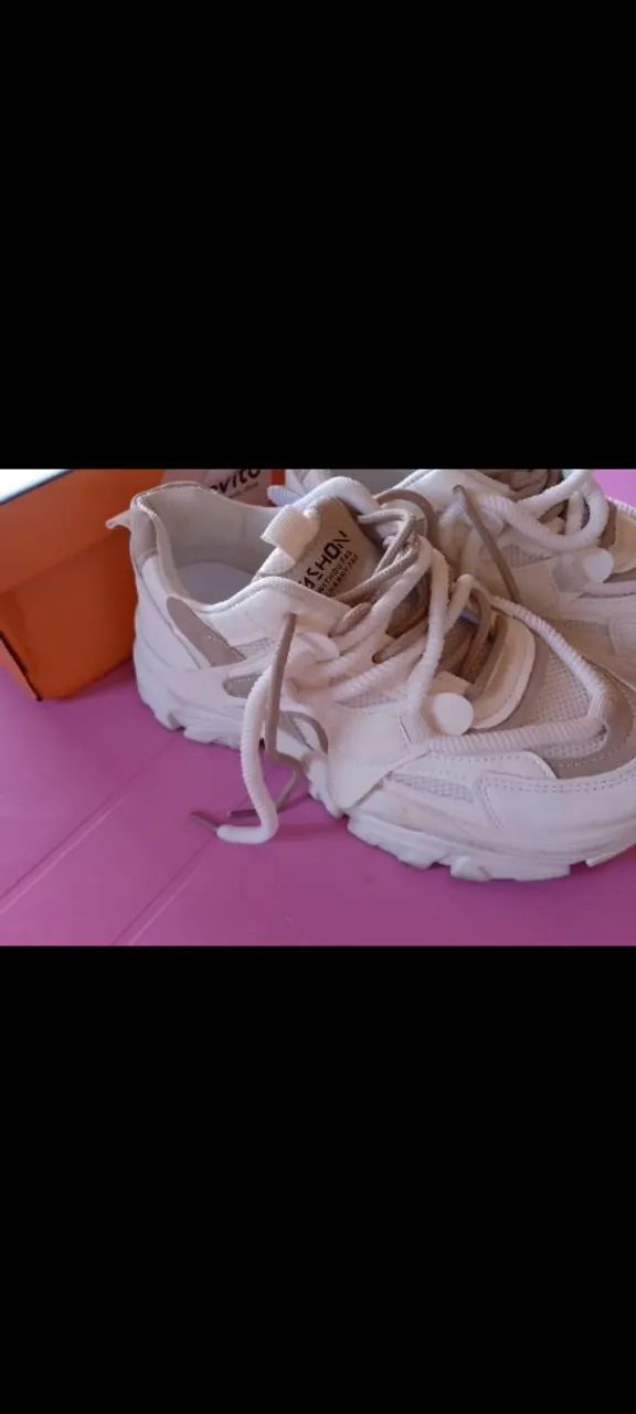 Tênis branco casual feminino
