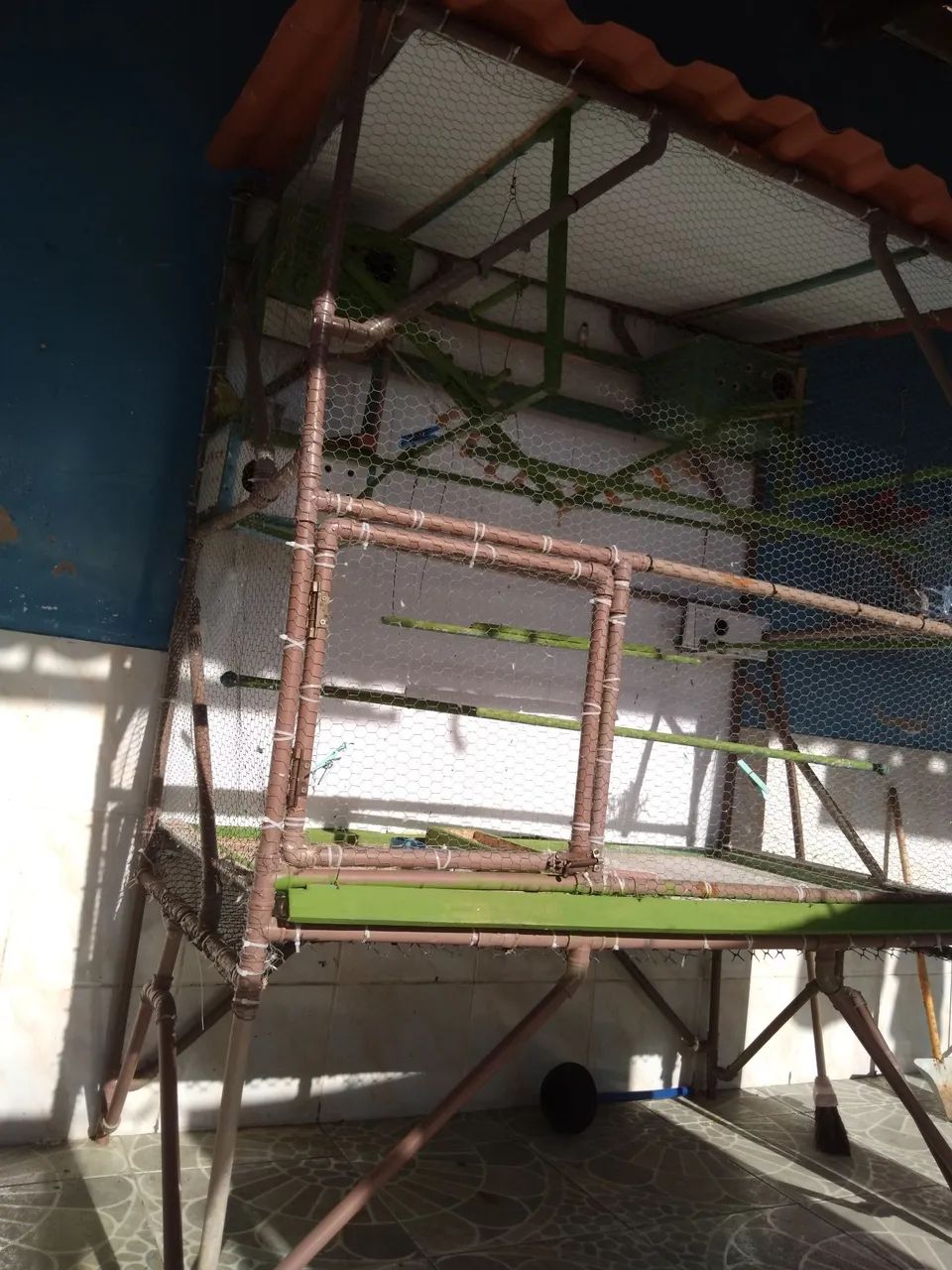 Gaiola para pássaros grande e pequenos super confortável leve e fácil de trocar de lugar